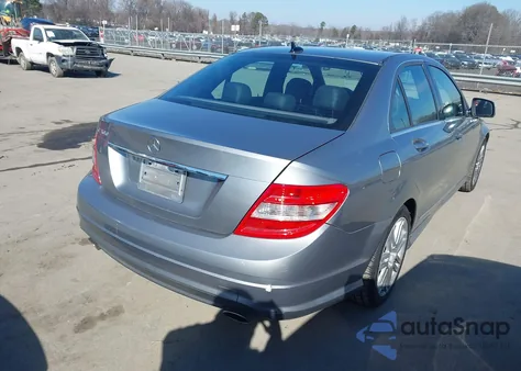 2008 Mercedes-Benz C 300 Luxury/Sport z USA, uszkodzony, nr VIN WDDGF54X18R012267